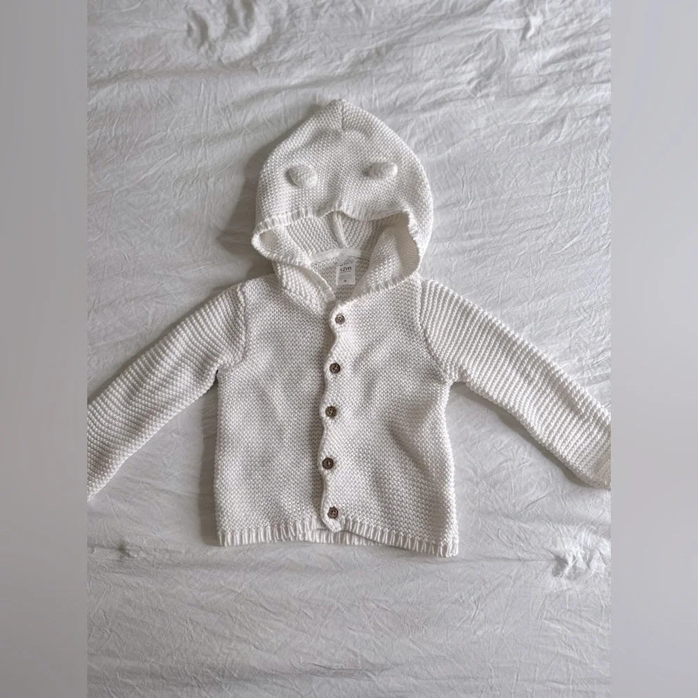 Carter’s bear white sweater size 12 months